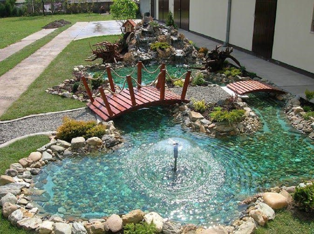 Hồ cá koi có đài phun nước