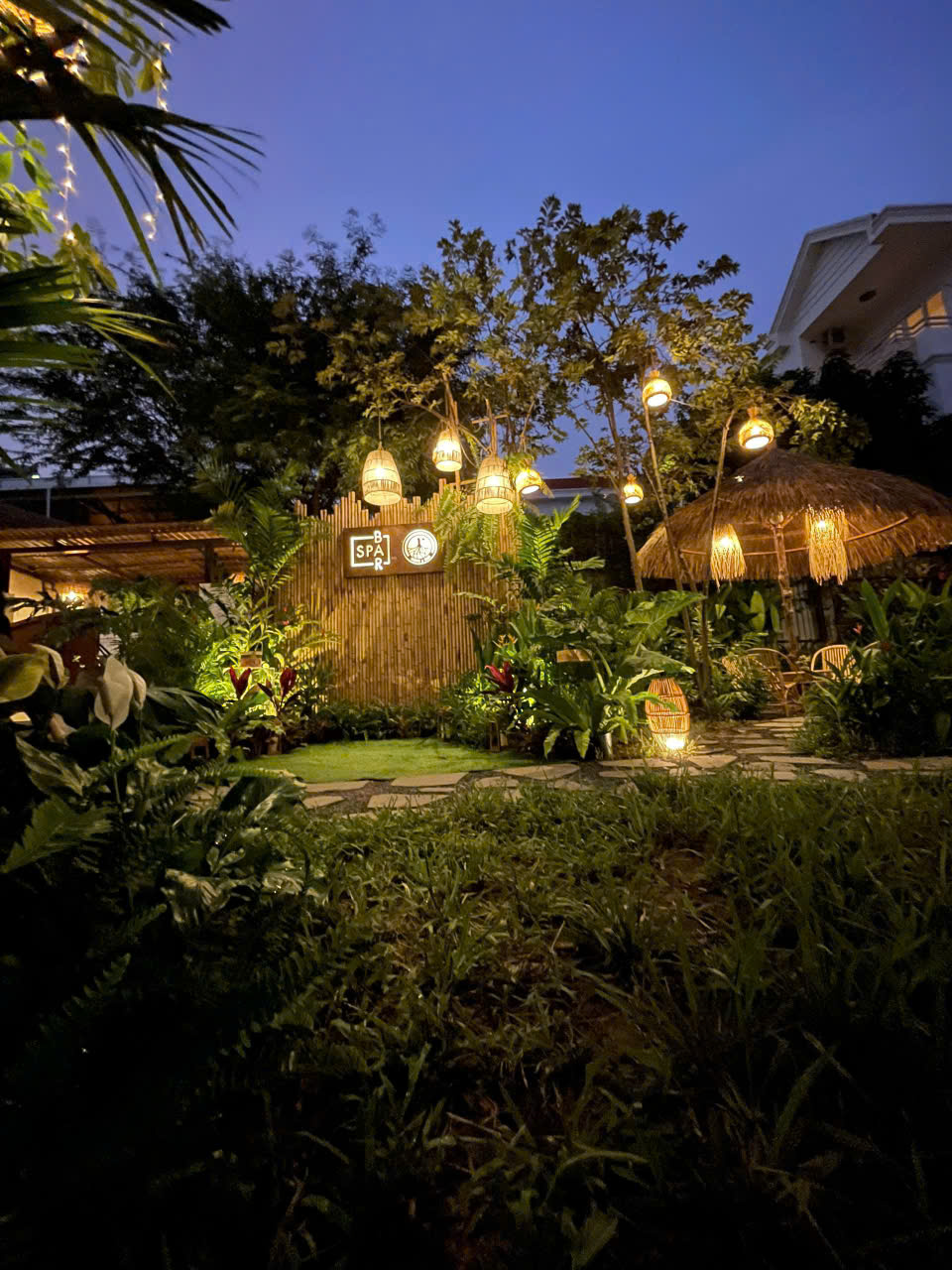 Thiết kế và thi công sân vườn cho spa tại hcm